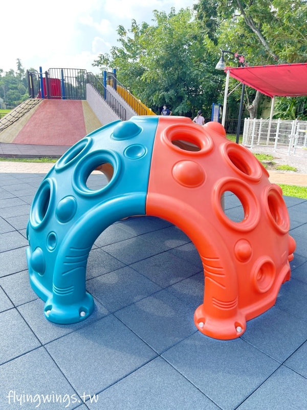 彰化埔鹽┃崑崙兒童公園。2022年8月正式啟用的公園，位於埔鹽交通要道旁，設有停車格，離埔鹽順澤宮不遠，可以順遊!