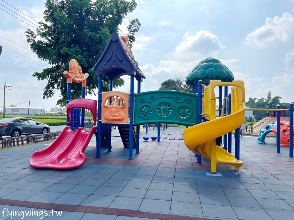彰化埔鹽┃崑崙兒童公園。2022年8月正式啟用的公園，位於埔鹽交通要道旁，設有停車格，離埔鹽順澤宮不遠，可以順遊!