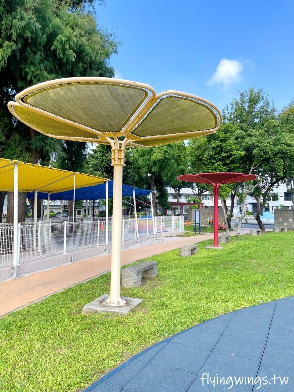 彰化埔鹽┃崑崙兒童公園。2022年8月正式啟用的公園，位於埔鹽交通要道旁，設有停車格，離埔鹽順澤宮不遠，可以順遊!