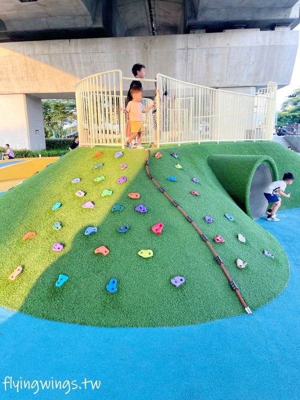 彰化田中┃田中滑步車公園。高鐵下的小公園,適合滑步車族,還有山坑跟小山丘遊戲場 - 第6張圖 彰化田中┃田中滑步車公園。高鐵下的小公園,適合滑步車族,還有山坑跟小山丘遊戲場