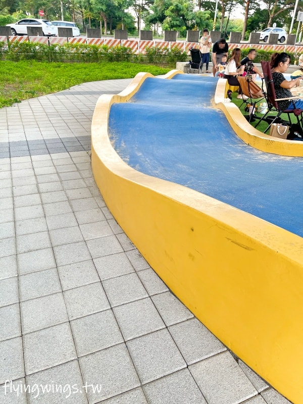 彰化田中┃田中滑步車公園。高鐵下的小公園,適合滑步車族,還有山坑跟小山丘遊戲場 - 第24張圖 彰化田中┃田中滑步車公園。高鐵下的小公園,適合滑步車族,還有山坑跟小山丘遊戲場