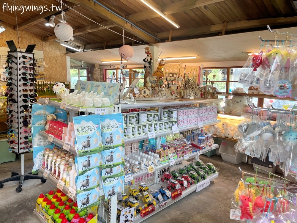 宜蘭冬山┃宜農牧場。乾淨沒什麼異味,有多種小動物可以餵食,寵物友善(需繫繩),門票含飲料與牧草飼料 - 第11張圖 宜蘭冬山┃宜農牧場。乾淨沒什麼異味,有多種小動物可以餵食,寵物友善(需繫繩),門票含飲料與牧草飼料