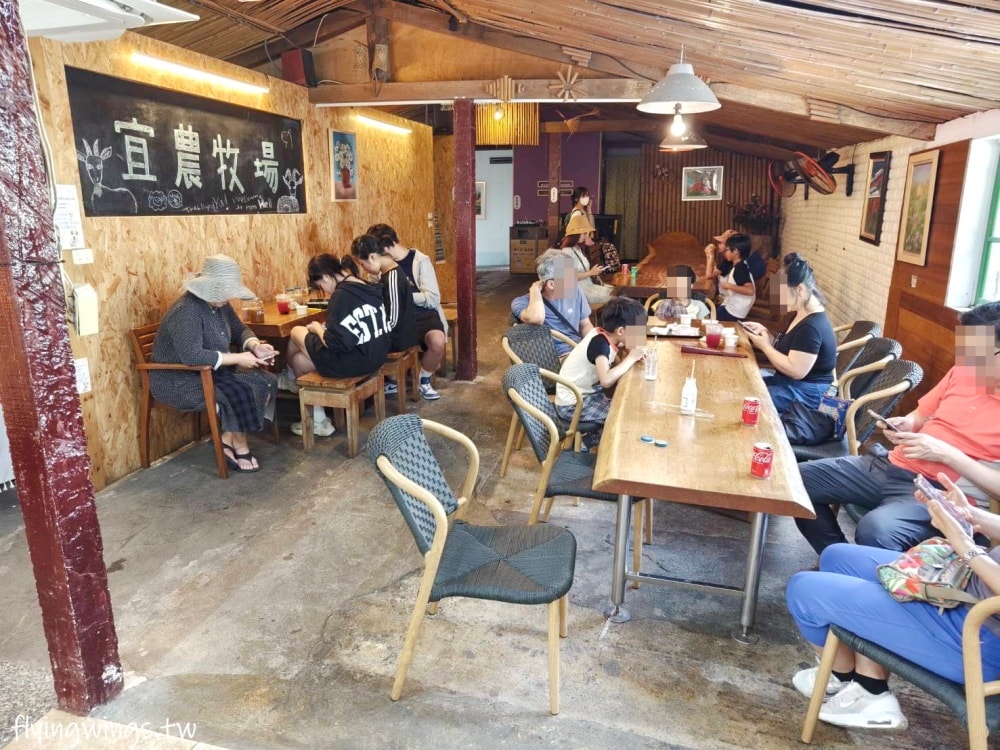 宜蘭冬山┃宜農牧場。乾淨沒什麼異味,有多種小動物可以餵食,寵物友善(需繫繩),門票含飲料與牧草飼料 - 第16張圖 宜蘭冬山┃宜農牧場。乾淨沒什麼異味,有多種小動物可以餵食,寵物友善(需繫繩),門票含飲料與牧草飼料