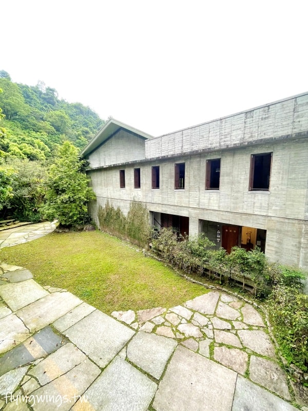 宜蘭冬山┃紫森林-三富休閒農場。清水模設計房間好舒適,還可以餵魚抓蝦,看豐富的夜間生態導覽 - 第4張圖 宜蘭冬山┃紫森林-三富休閒農場。清水模設計房間好舒適,還可以餵魚抓蝦,看豐富的夜間生態導覽