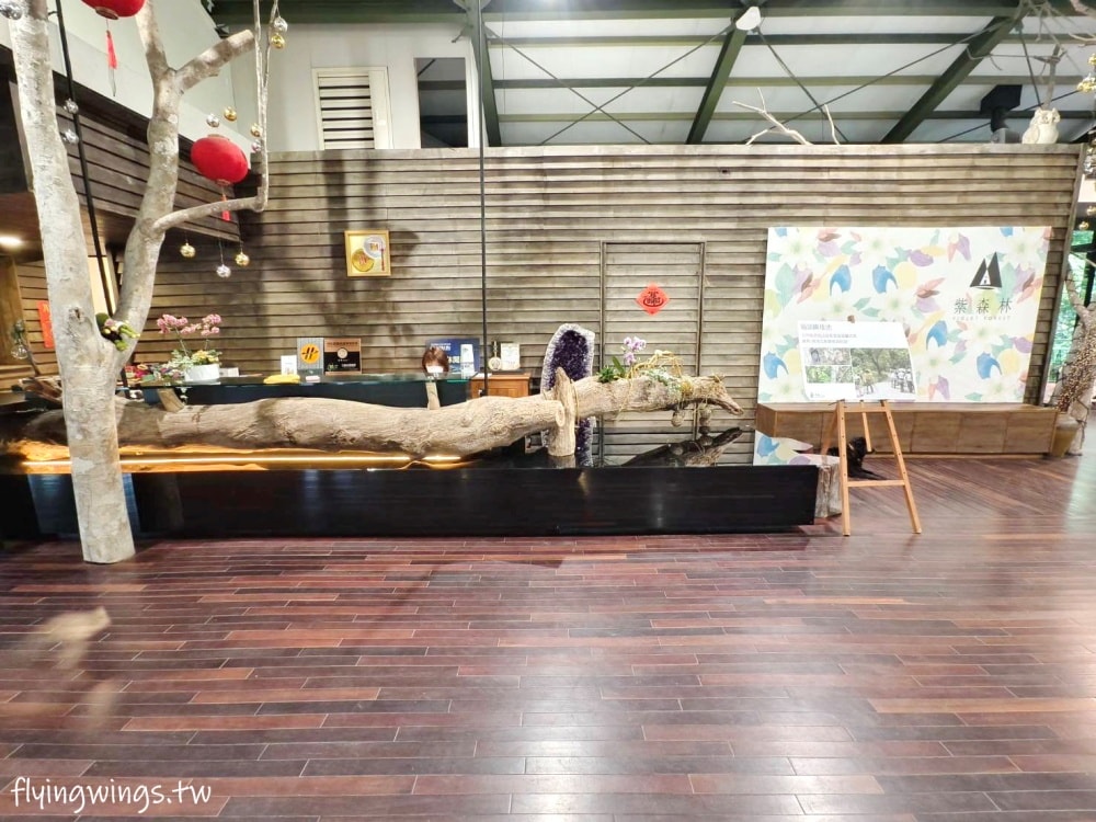 宜蘭冬山┃紫森林-三富休閒農場。清水模設計房間好舒適,還可以餵魚抓蝦,看豐富的夜間生態導覽 - 第7張圖 宜蘭冬山┃紫森林-三富休閒農場。清水模設計房間好舒適,還可以餵魚抓蝦,看豐富的夜間生態導覽