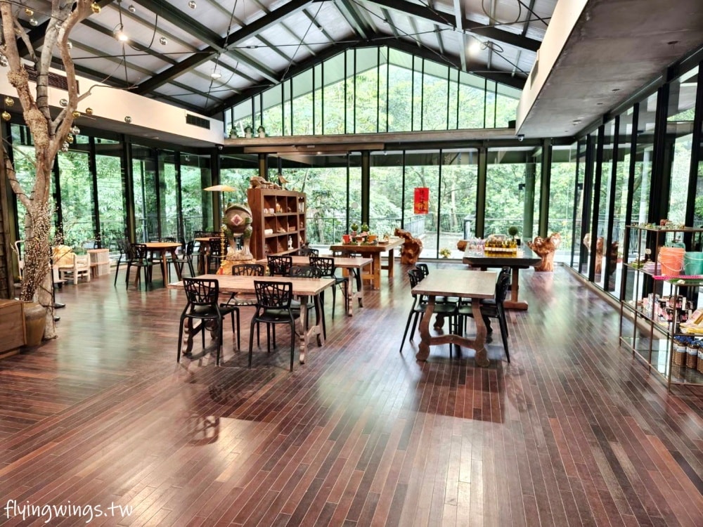 宜蘭冬山┃紫森林-三富休閒農場。清水模設計房間好舒適,還可以餵魚抓蝦,看豐富的夜間生態導覽 - 第5張圖 宜蘭冬山┃紫森林-三富休閒農場。清水模設計房間好舒適,還可以餵魚抓蝦,看豐富的夜間生態導覽