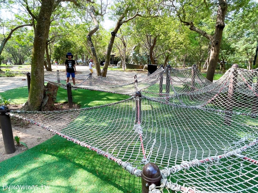 台中大甲┃鐵砧山雕塑公園。2024年重新整修後開放,共融式遊戲場,鋼管爬網最吸睛!! - 第19張圖 台中大甲┃鐵砧山雕塑公園。2024年重新整修後開放,共融式遊戲場,鋼管爬網最吸睛!!