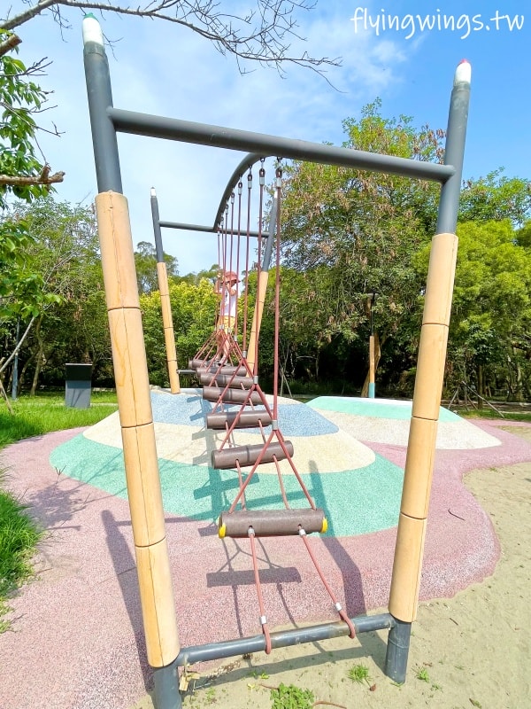 台中大甲┃鐵砧山雕塑公園。2024年重新整修後開放,共融式遊戲場,鋼管爬網最吸睛!! - 第29張圖 台中大甲┃鐵砧山雕塑公園。2024年重新整修後開放,共融式遊戲場,鋼管爬網最吸睛!!