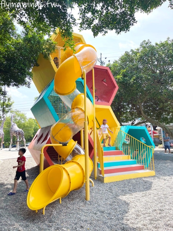 台中大甲┃永信運動公園。近50年的公園,結合現代與復古,古早味遊樂器材反而更好玩!!! - 第5張圖 台中大甲┃永信運動公園。近50年的公園,結合現代與復古,古早味遊樂器材反而更好玩!!!