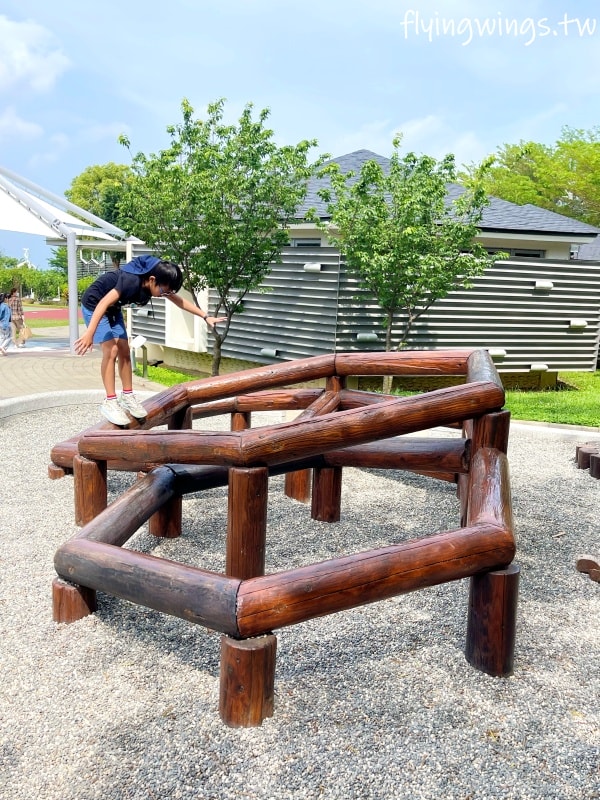 台中大甲┃永信運動公園。近50年的公園,結合現代與復古,古早味遊樂器材反而更好玩!!! - 第6張圖 台中大甲┃永信運動公園。近50年的公園,結合現代與復古,古早味遊樂器材反而更好玩!!!