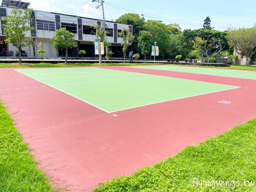 台中大甲┃永信運動公園。近50年的公園,結合現代與復古,古早味遊樂器材反而更好玩!!! - 第9張圖 台中大甲┃永信運動公園。近50年的公園,結合現代與復古,古早味遊樂器材反而更好玩!!!