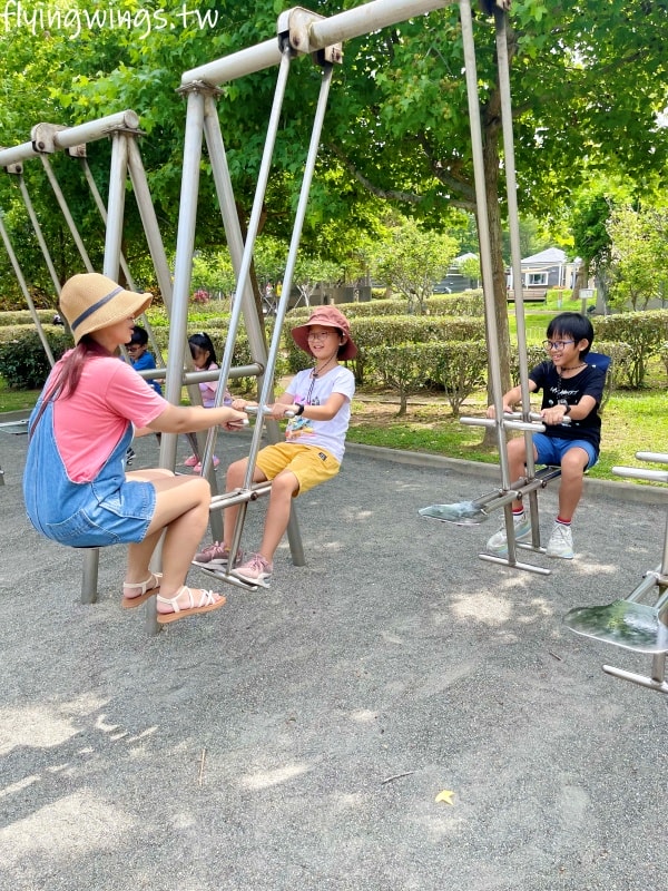 台中大甲┃永信運動公園。近50年的公園,結合現代與復古,古早味遊樂器材反而更好玩!!! - 第14張圖 台中大甲┃永信運動公園。近50年的公園,結合現代與復古,古早味遊樂器材反而更好玩!!!