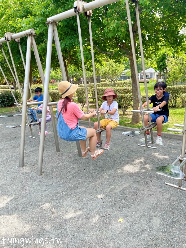 台中大甲┃永信運動公園。近50年的公園,結合現代與復古,古早味遊樂器材反而更好玩!!! - 第15張圖 台中大甲┃永信運動公園。近50年的公園,結合現代與復古,古早味遊樂器材反而更好玩!!!