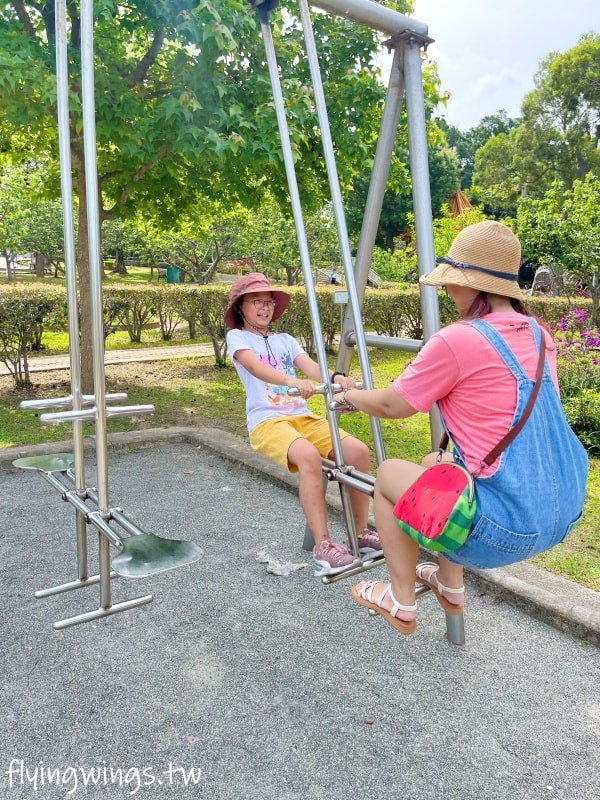 台中大甲┃永信運動公園。近50年的公園,結合現代與復古,古早味遊樂器材反而更好玩!!! - 第16張圖 台中大甲┃永信運動公園。近50年的公園,結合現代與復古,古早味遊樂器材反而更好玩!!!