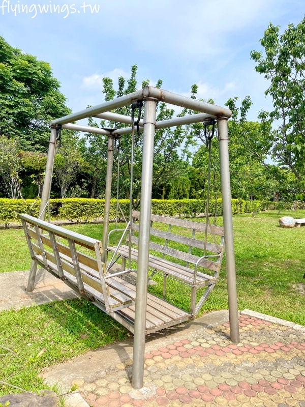 台中大甲┃永信運動公園。近50年的公園,結合現代與復古,古早味遊樂器材反而更好玩!!! - 第17張圖 台中大甲┃永信運動公園。近50年的公園,結合現代與復古,古早味遊樂器材反而更好玩!!!