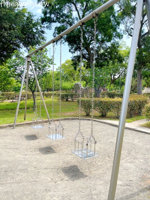 台中大甲┃永信運動公園。近50年的公園,結合現代與復古,古早味遊樂器材反而更好玩!!! - 第19張圖 台中大甲┃永信運動公園。近50年的公園,結合現代與復古,古早味遊樂器材反而更好玩!!!