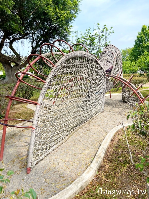 台中大甲┃永信運動公園。近50年的公園,結合現代與復古,古早味遊樂器材反而更好玩!!! - 第21張圖 台中大甲┃永信運動公園。近50年的公園,結合現代與復古,古早味遊樂器材反而更好玩!!!