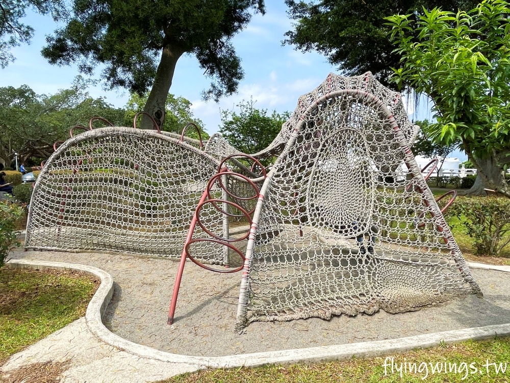 台中大甲┃永信運動公園。近50年的公園,結合現代與復古,古早味遊樂器材反而更好玩!!! - 第23張圖 台中大甲┃永信運動公園。近50年的公園,結合現代與復古,古早味遊樂器材反而更好玩!!!