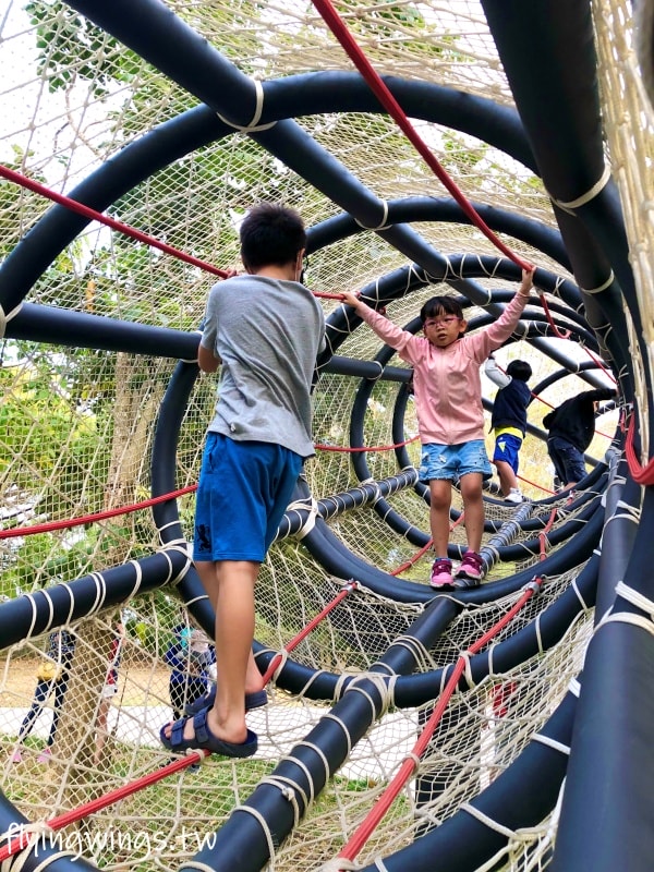 台中大甲┃鐵砧山雕塑公園。2024年重新整修後開放,共融式遊戲場,鋼管爬網最吸睛!! - 第25張圖 台中大甲┃鐵砧山雕塑公園。2024年重新整修後開放,共融式遊戲場,鋼管爬網最吸睛!!