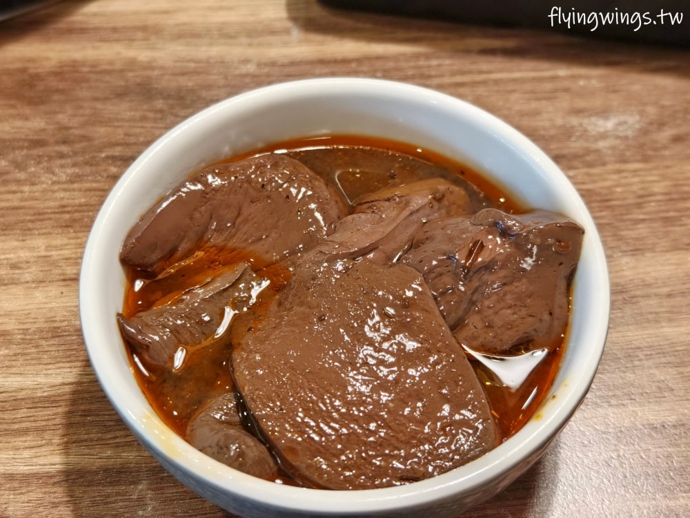 和美火鍋┃偷鍋和牛野菜放題-彰化和美店。和牛吃到飽、炙燒握壽司，十三種湯底讓您選擇有障礙啦!!