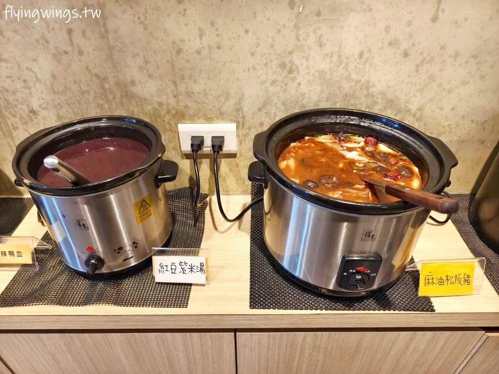 和美火鍋┃偷鍋和牛野菜放題-彰化和美店。和牛吃到飽、炙燒握壽司，十三種湯底讓您選擇有障礙啦!!