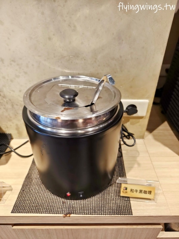 和美火鍋┃偷鍋和牛野菜放題-彰化和美店。和牛吃到飽、炙燒握壽司，十三種湯底讓您選擇有障礙啦!!