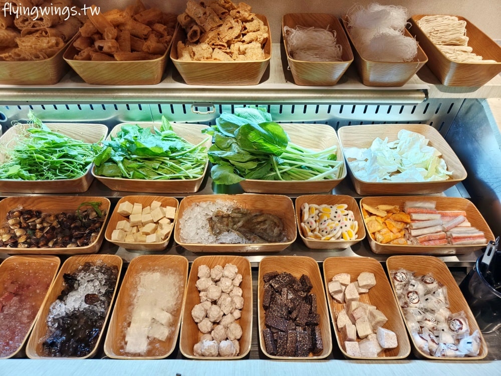 和美火鍋┃偷鍋和牛野菜放題-彰化和美店。和牛吃到飽、炙燒握壽司，十三種湯底讓您選擇有障礙啦!!