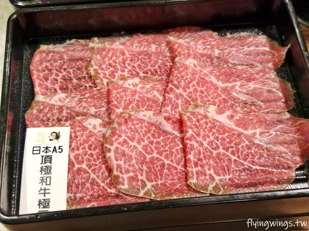 和美火鍋┃偷鍋和牛野菜放題-彰化和美店。和牛吃到飽、炙燒握壽司，十三種湯底讓您選擇有障礙啦!!
