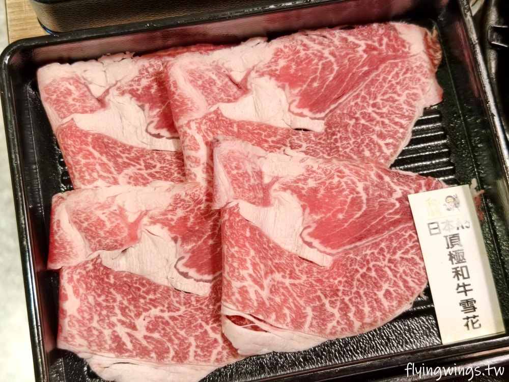 和美火鍋┃偷鍋和牛野菜放題-彰化和美店。和牛吃到飽、炙燒握壽司，十三種湯底讓您選擇有障礙啦!!