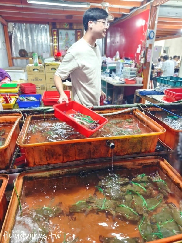 新北萬里┃阿嬌萬里蟹。大排長龍等超久也一定要吃到!超鮮肉質超飽滿的萬里蟹絕不會讓你失望! - 第10張圖 新北萬里┃阿嬌萬里蟹。大排長龍等超久也一定要吃到!超鮮肉質超飽滿的萬里蟹絕不會讓你失望!
