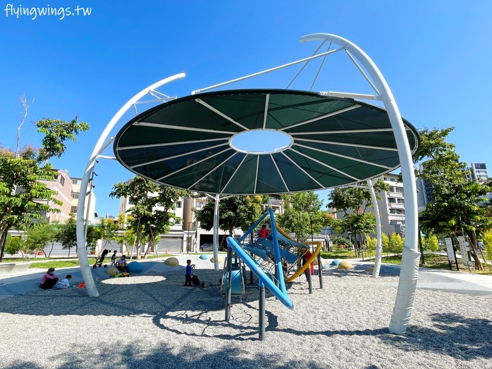 台中東區┃十全公園。台中美樂地3.0，有遮蔭的公園真是太棒了!!