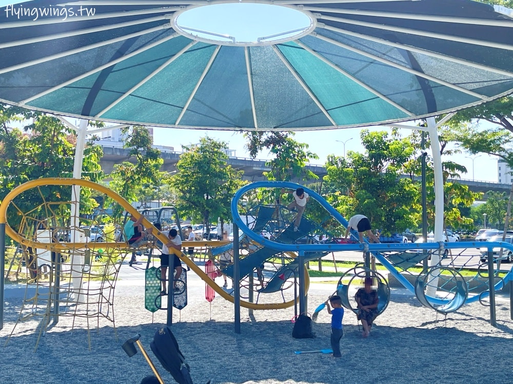 台中東區┃十全公園。台中美樂地3.0，有遮蔭的公園真是太棒了!!