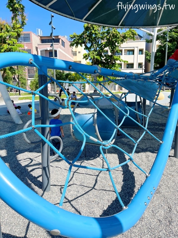 台中東區┃十全公園。台中美樂地3.0，有遮蔭的公園真是太棒了!!