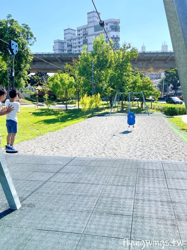 台中東區┃十全公園。台中美樂地3.0，有遮蔭的公園真是太棒了!!
