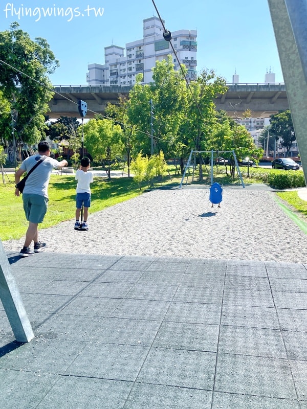 台中東區┃十全公園。台中美樂地3.0，有遮蔭的公園真是太棒了!!