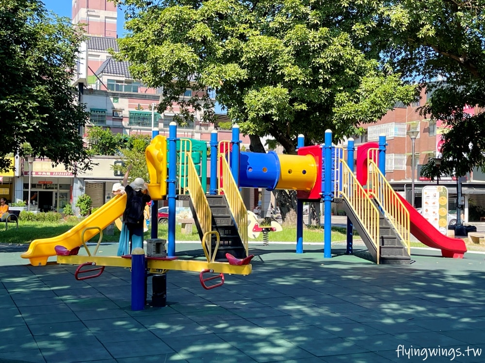 台中東區┃十全公園。台中美樂地3.0，有遮蔭的公園真是太棒了!!