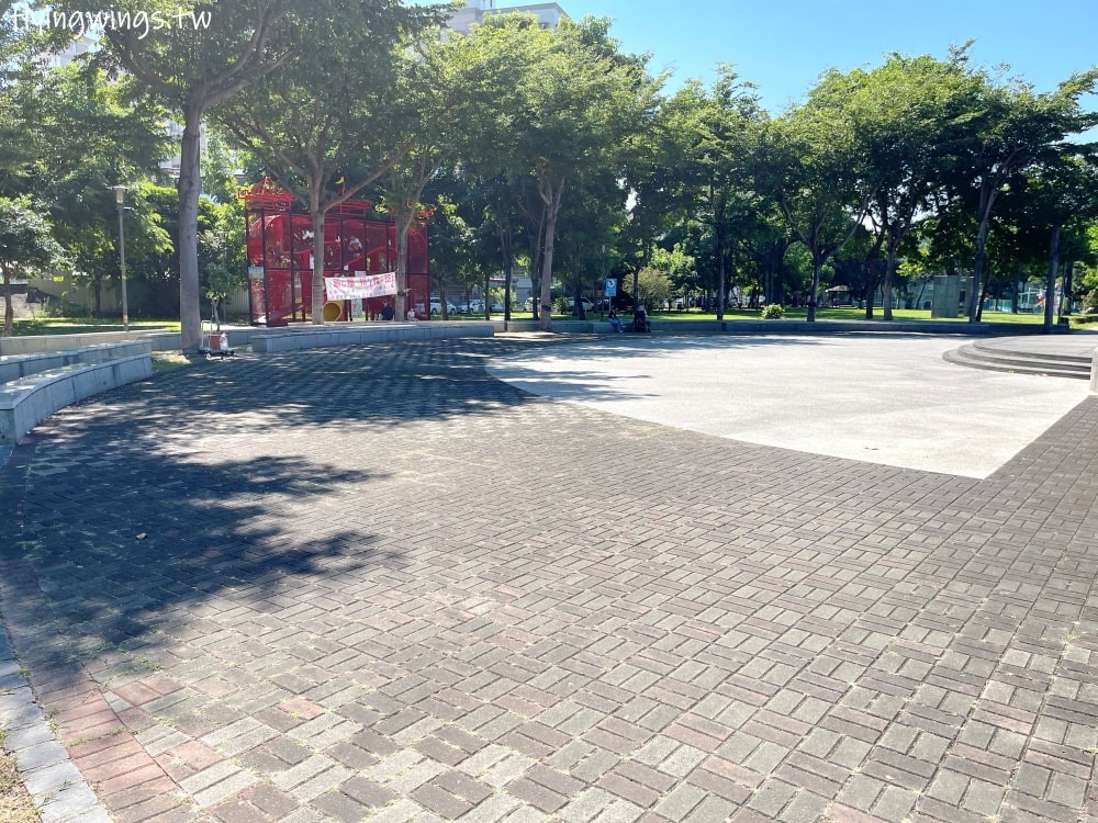 台中太平┃新福公園。紅色大大的立體探索迷宮,結合跑酷及攀爬,但就是有點小!! - 第4張圖 台中太平┃新福公園。紅色大大的立體探索迷宮,結合跑酷及攀爬,但就是有點小!!