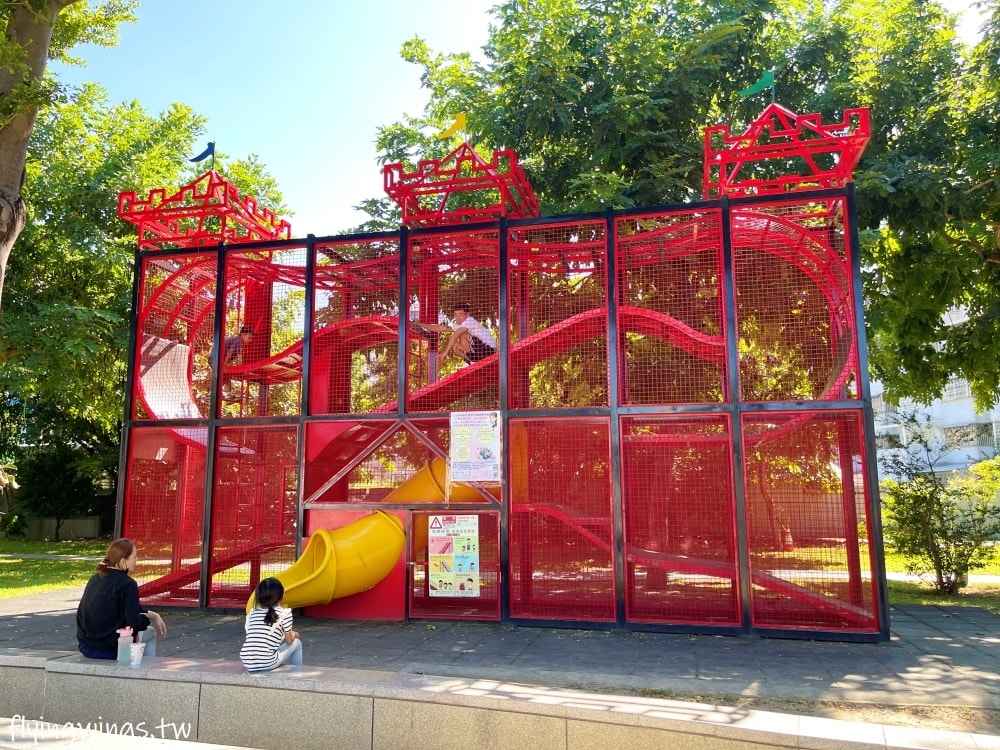 台中太平┃新福公園。紅色大大的立體探索迷宮,結合跑酷及攀爬,但就是有點小!! - 第2張圖 台中太平┃新福公園。紅色大大的立體探索迷宮,結合跑酷及攀爬,但就是有點小!!