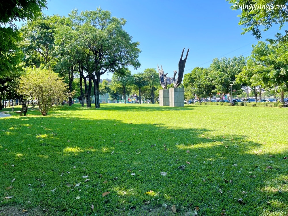 台中太平┃新福公園。紅色大大的立體探索迷宮,結合跑酷及攀爬,但就是有點小!! - 第12張圖 台中太平┃新福公園。紅色大大的立體探索迷宮,結合跑酷及攀爬,但就是有點小!!