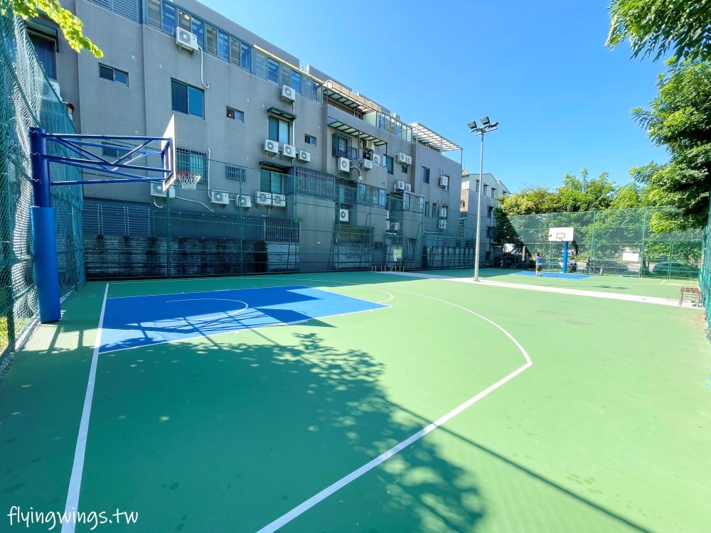台中太平┃新福公園。紅色大大的立體探索迷宮,結合跑酷及攀爬,但就是有點小!! - 第18張圖 台中太平┃新福公園。紅色大大的立體探索迷宮,結合跑酷及攀爬,但就是有點小!!
