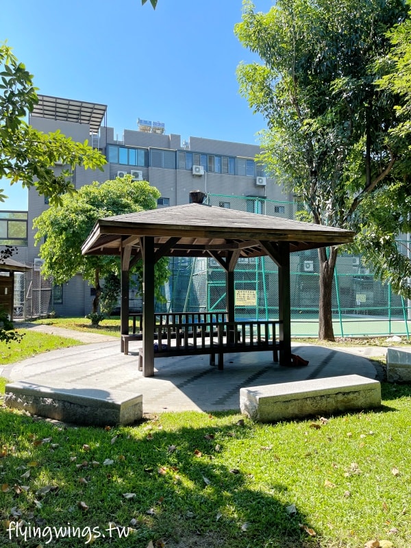 台中太平┃新福公園。紅色大大的立體探索迷宮,結合跑酷及攀爬,但就是有點小!! - 第21張圖 台中太平┃新福公園。紅色大大的立體探索迷宮,結合跑酷及攀爬,但就是有點小!!