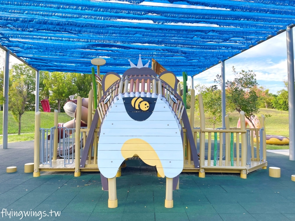 彰化和美┃德美公園。2.0版本公園，增加了有遮蔭的大型熊熊遊戲區，還有巨型甜點可以大拍特拍!!
