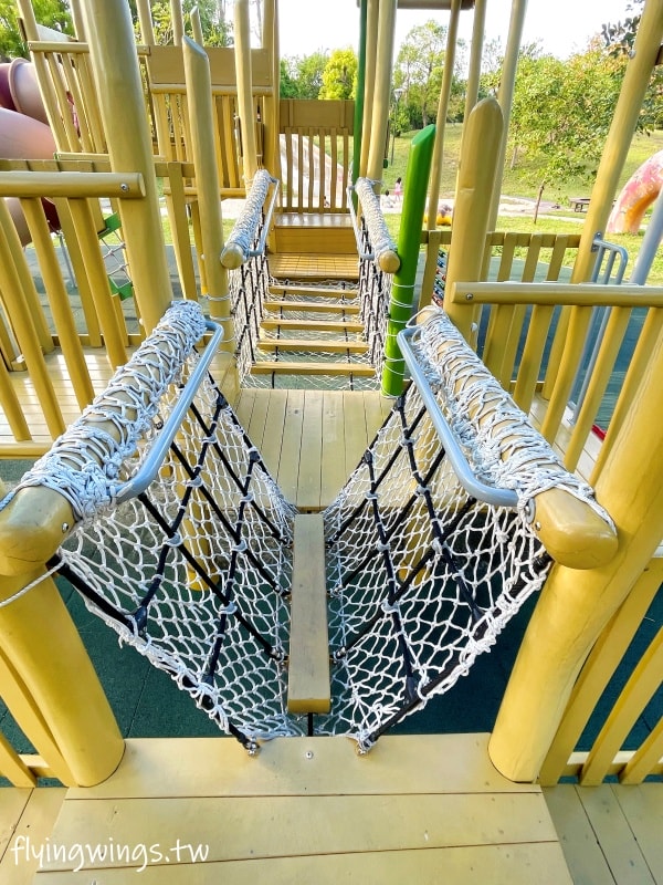 彰化和美┃德美公園。2.0版本公園，增加了有遮蔭的大型熊熊遊戲區，還有巨型甜點可以大拍特拍!!