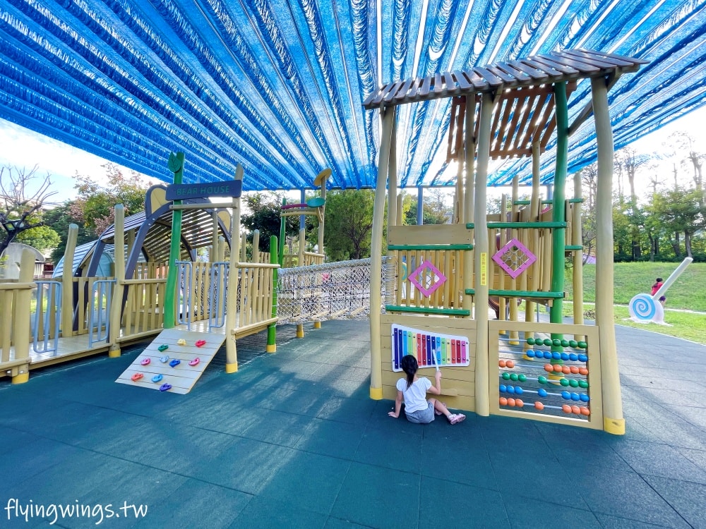 彰化和美┃德美公園。2.0版本公園，增加了有遮蔭的大型熊熊遊戲區，還有巨型甜點可以大拍特拍!!
