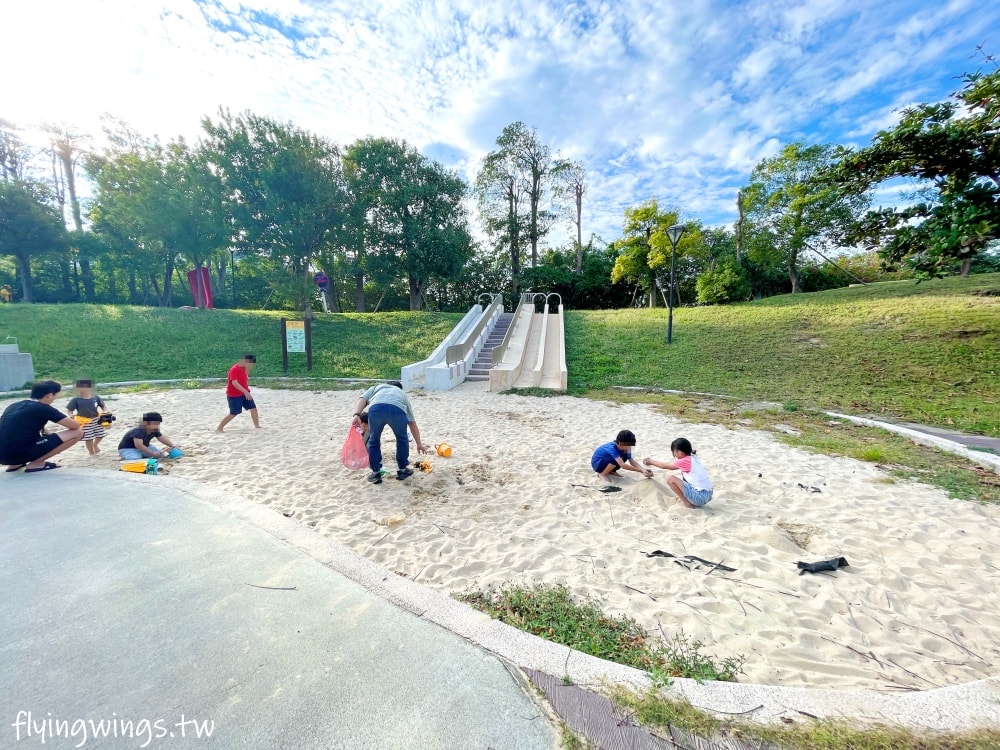 彰化和美┃德美公園。2.0版本公園，增加了有遮蔭的大型熊熊遊戲區，還有巨型甜點可以大拍特拍!!