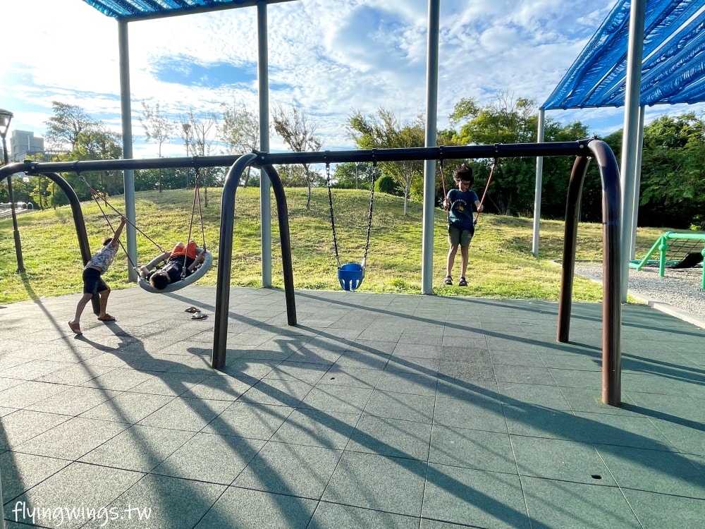 彰化和美┃德美公園。2.0版本公園，增加了有遮蔭的大型熊熊遊戲區，還有巨型甜點可以大拍特拍!!