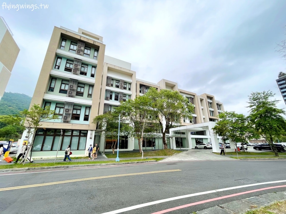 宜蘭礁溪┃品文旅-礁溪。房間就可以泡湯，還有超大戶外溫泉SPA，GAMEZONE好玩到孩子不想走!!