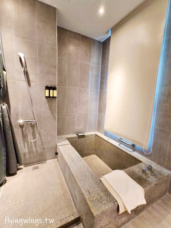 宜蘭礁溪┃品文旅-礁溪。房間就可以泡湯，還有超大戶外溫泉SPA，GAMEZONE好玩到孩子不想走!!