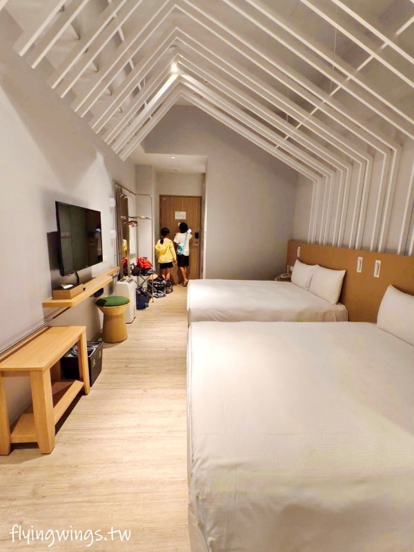 宜蘭礁溪┃品文旅-礁溪。房間就可以泡湯，還有超大戶外溫泉SPA，GAMEZONE好玩到孩子不想走!!