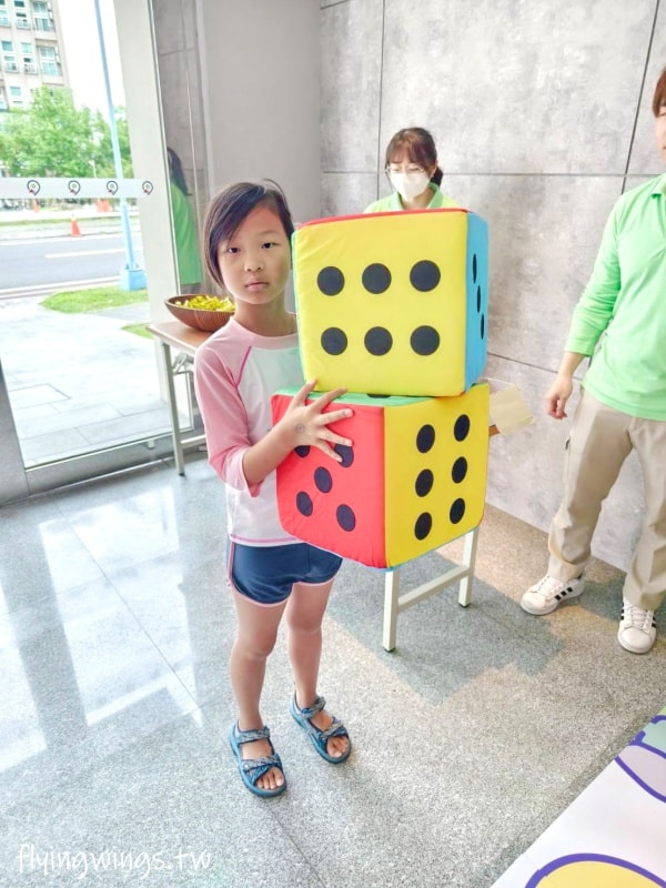 宜蘭礁溪┃品文旅-礁溪。房間就可以泡湯，還有超大戶外溫泉SPA，GAMEZONE好玩到孩子不想走!!